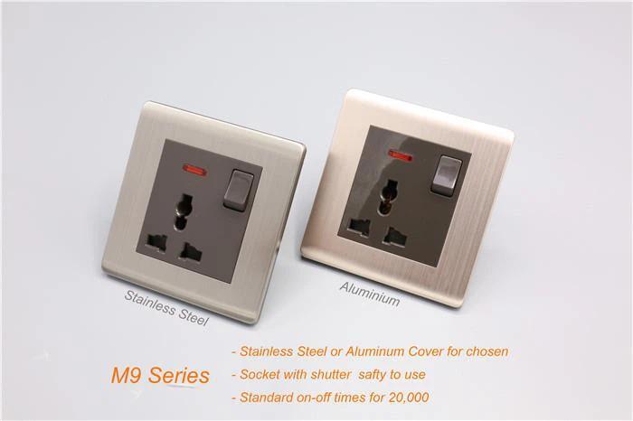 13A Universal Socket With Switch